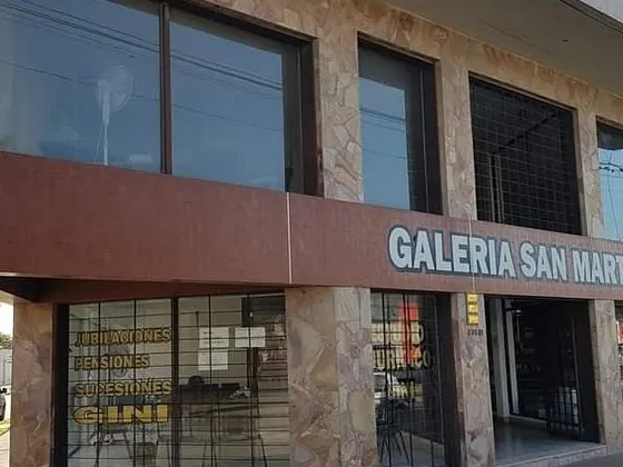 Vidriera del estudio con las palabras Jubilaciones, Pensiones, Sucesiones y Gini